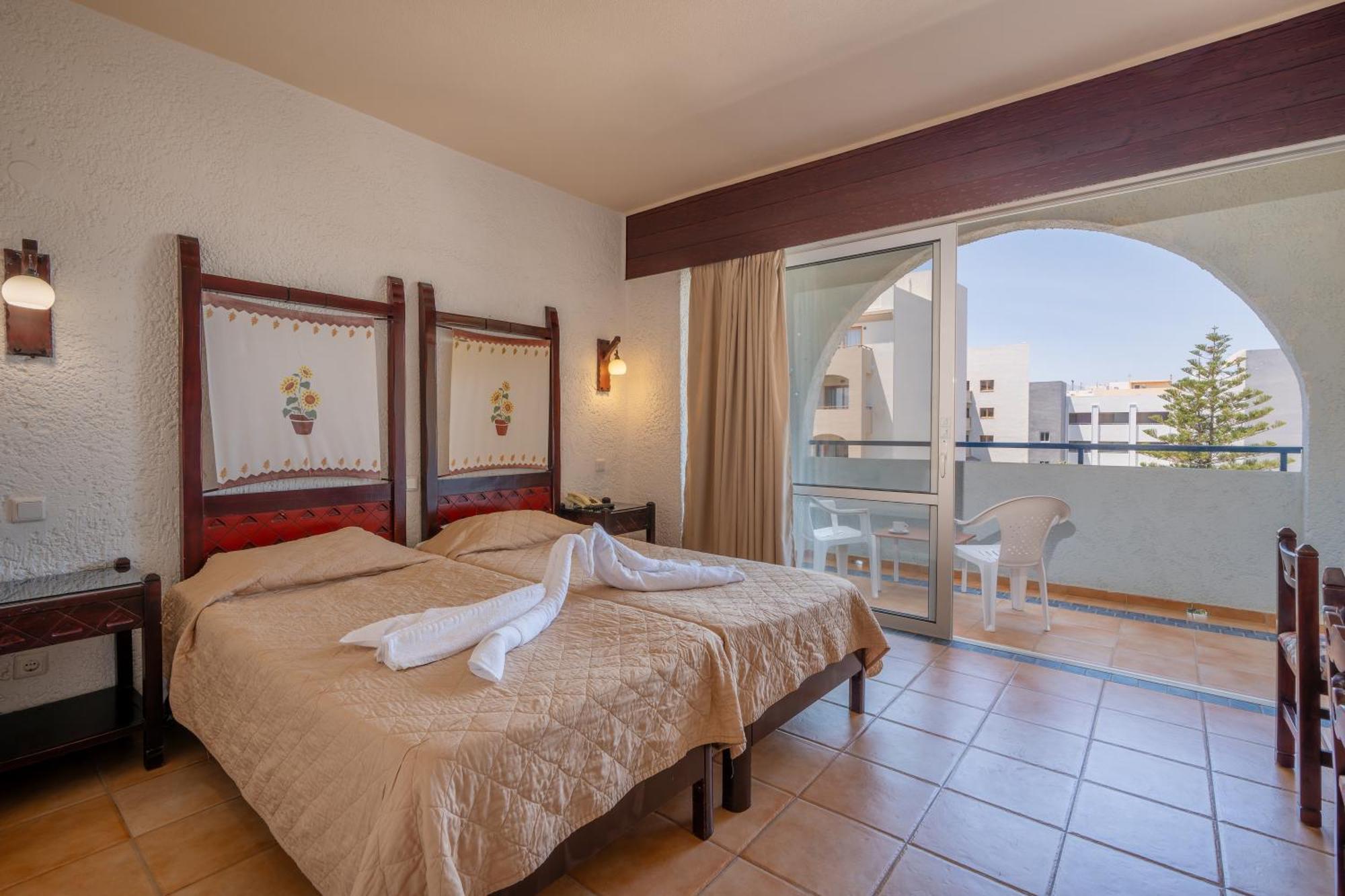 Lefkoniko Beach & Icarus Suite Apts 罗希姆诺 外观 照片