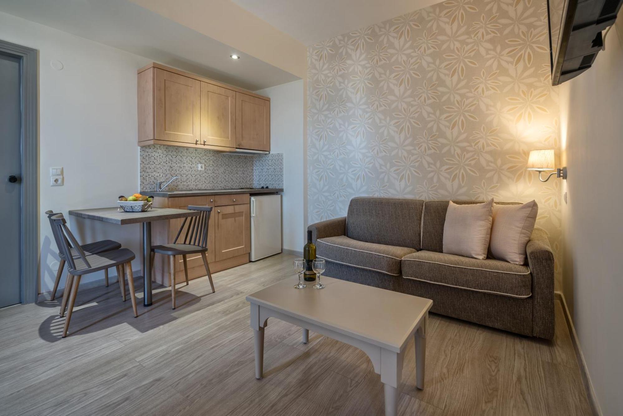 Lefkoniko Beach & Icarus Suite Apts 罗希姆诺 外观 照片