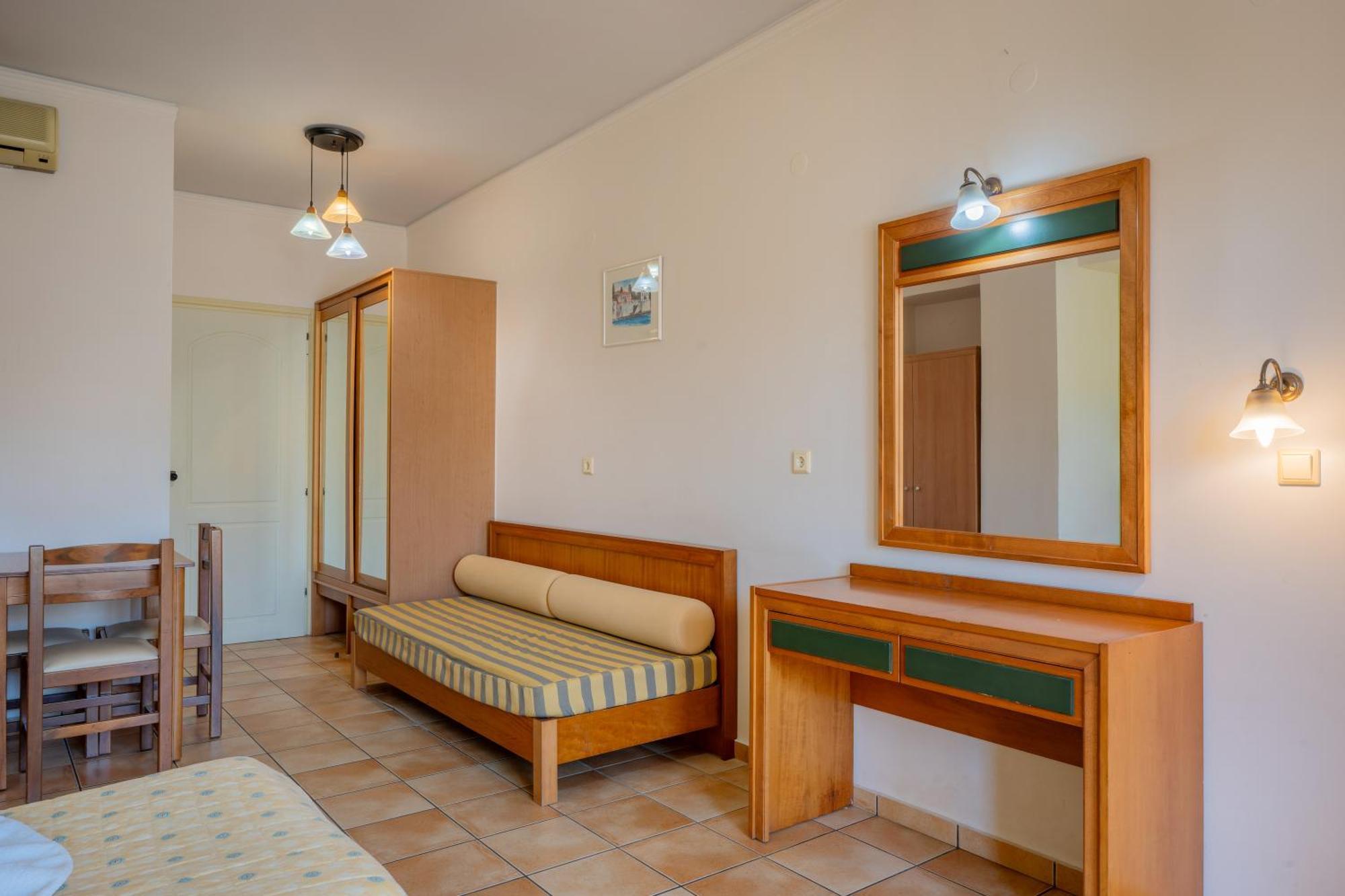 Lefkoniko Beach & Icarus Suite Apts 罗希姆诺 外观 照片