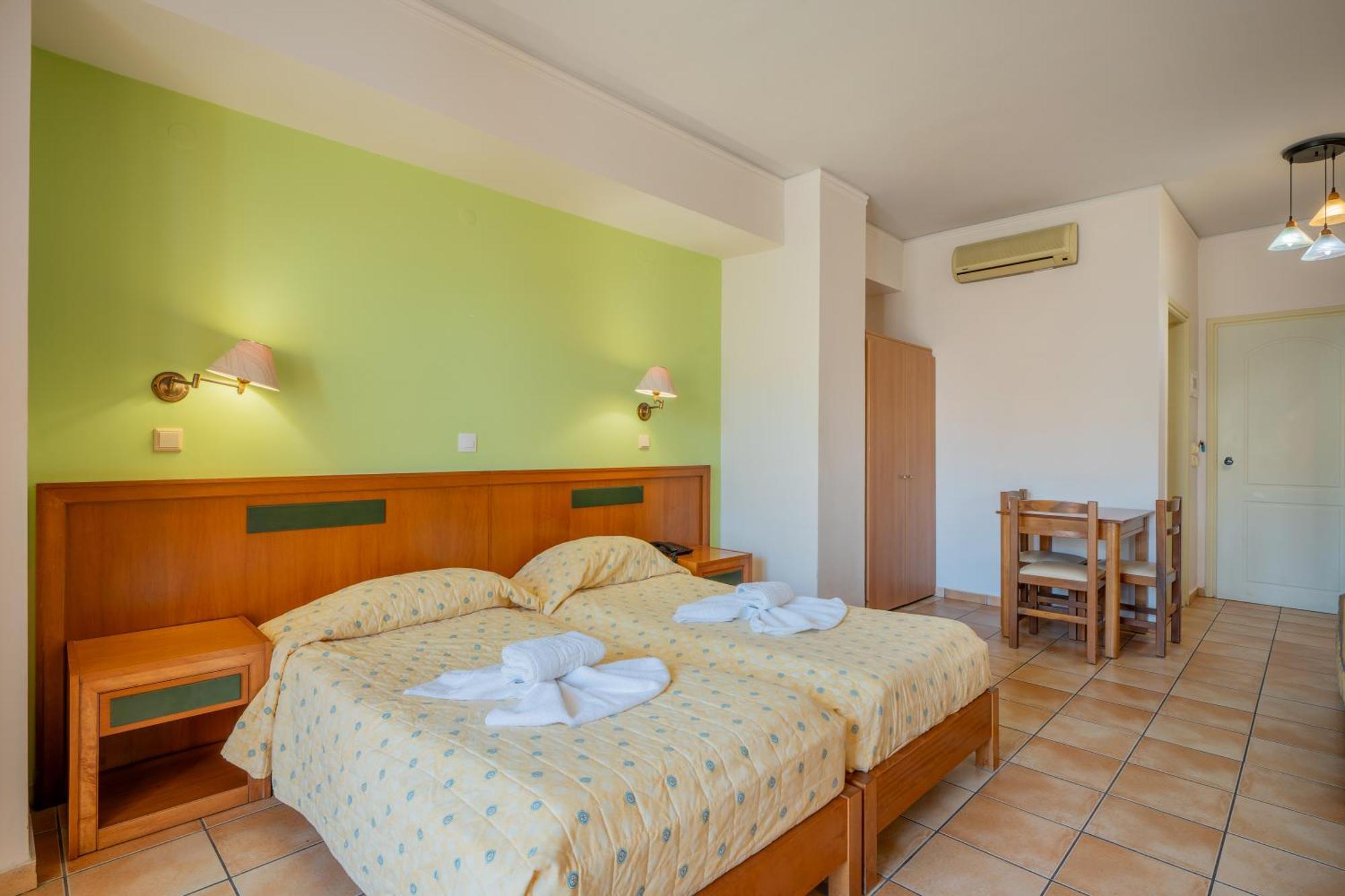 Lefkoniko Beach & Icarus Suite Apts 罗希姆诺 外观 照片