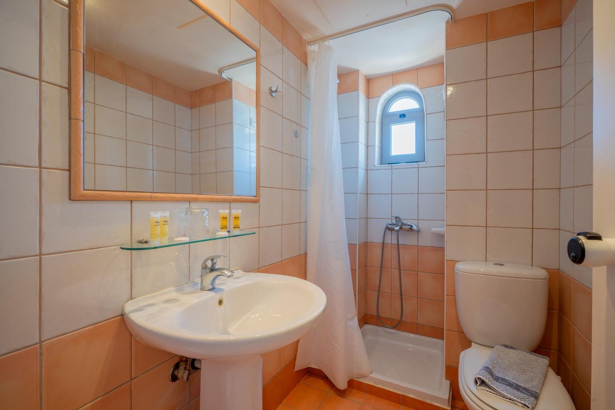 Lefkoniko Beach & Icarus Suite Apts 罗希姆诺 外观 照片