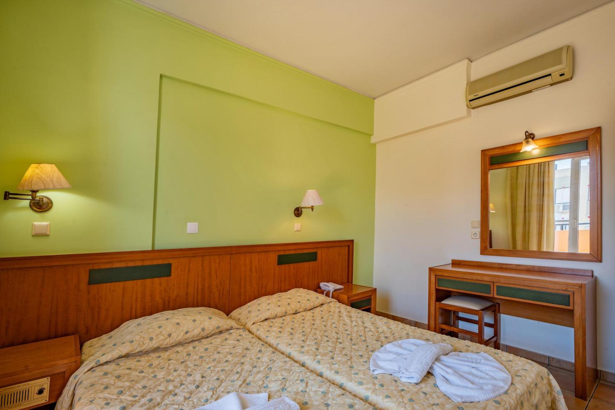 Lefkoniko Beach & Icarus Suite Apts 罗希姆诺 外观 照片