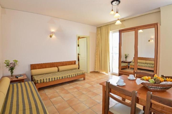 Lefkoniko Beach & Icarus Suite Apts 罗希姆诺 外观 照片